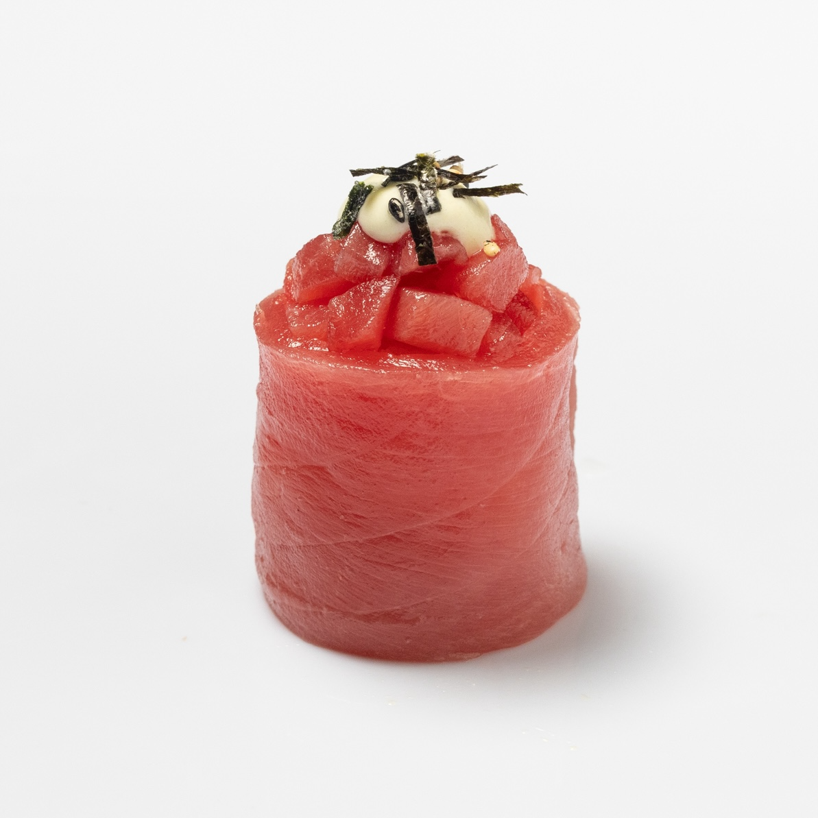 Aruki, inspirado nos mensageiros japoneses do período Edo, combina tradição com modernidade: uma app prática e um sistema de entregas ágil que garante sushi de excelência, com frescura e sabor, para desfrutar no conforto de casa.